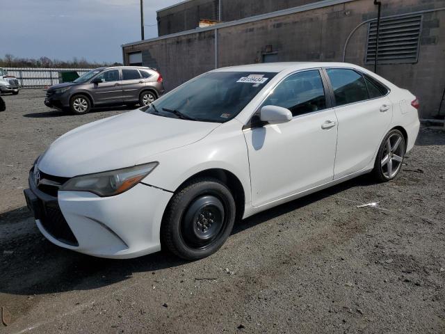 Lot #2489098555 2016 TOYOTA CAMRY LE salvage car