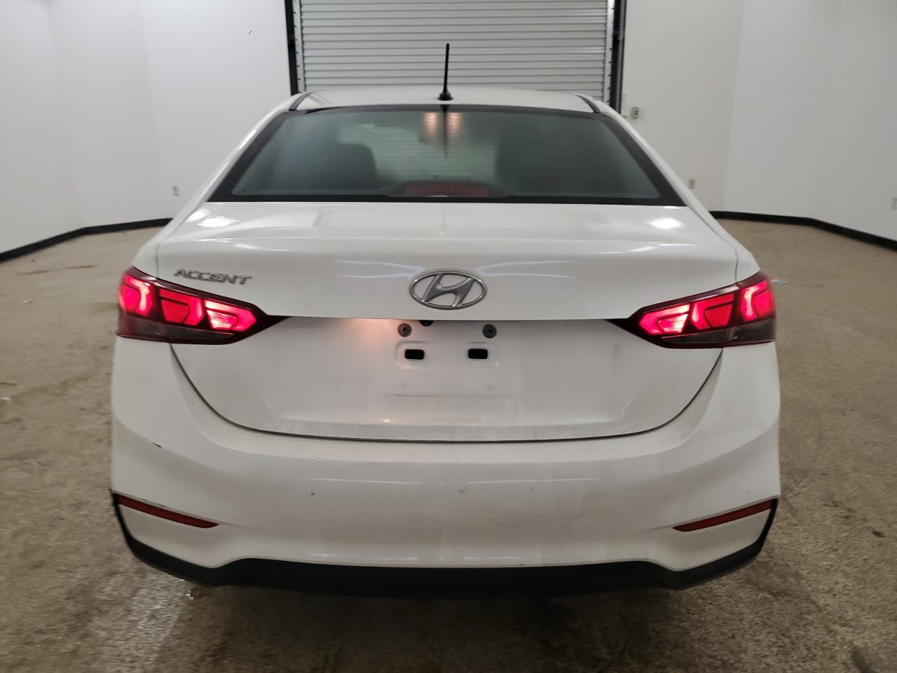 3KPC24A3XJE015329 2018 Hyundai Accent Se