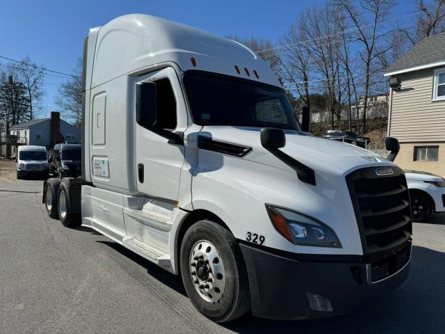 Lot #2457075531 2019 FREIGHTLINER CASCADIA 1 salvage car