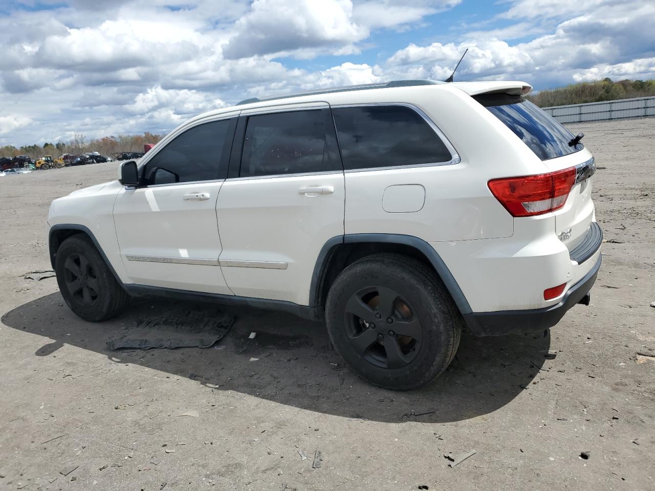 1J4RR4GG6BC723516 2011 Jeep Grand Cherokee Laredo