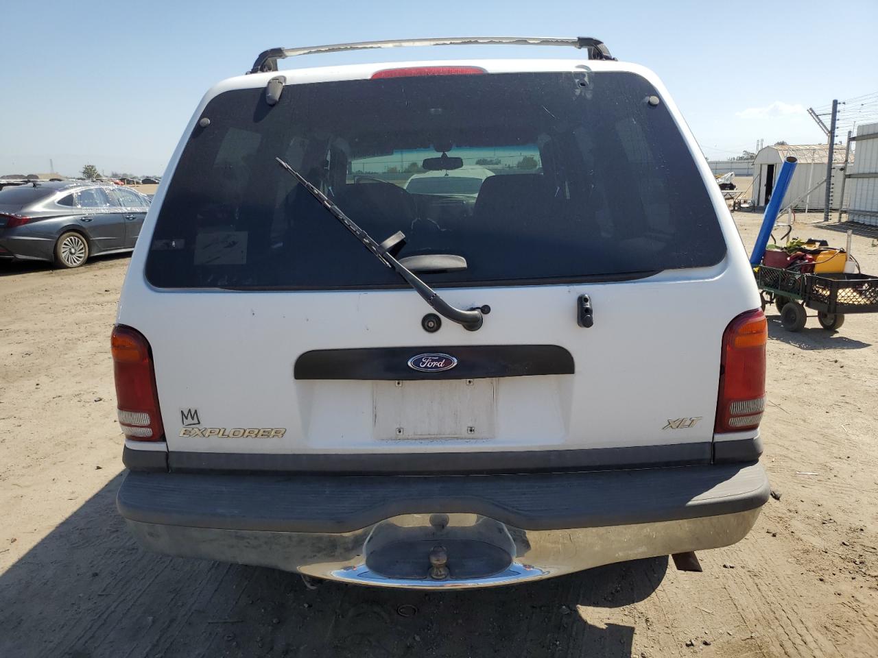 1FMZU63E3YZC05210 2000 Ford Explorer Xlt