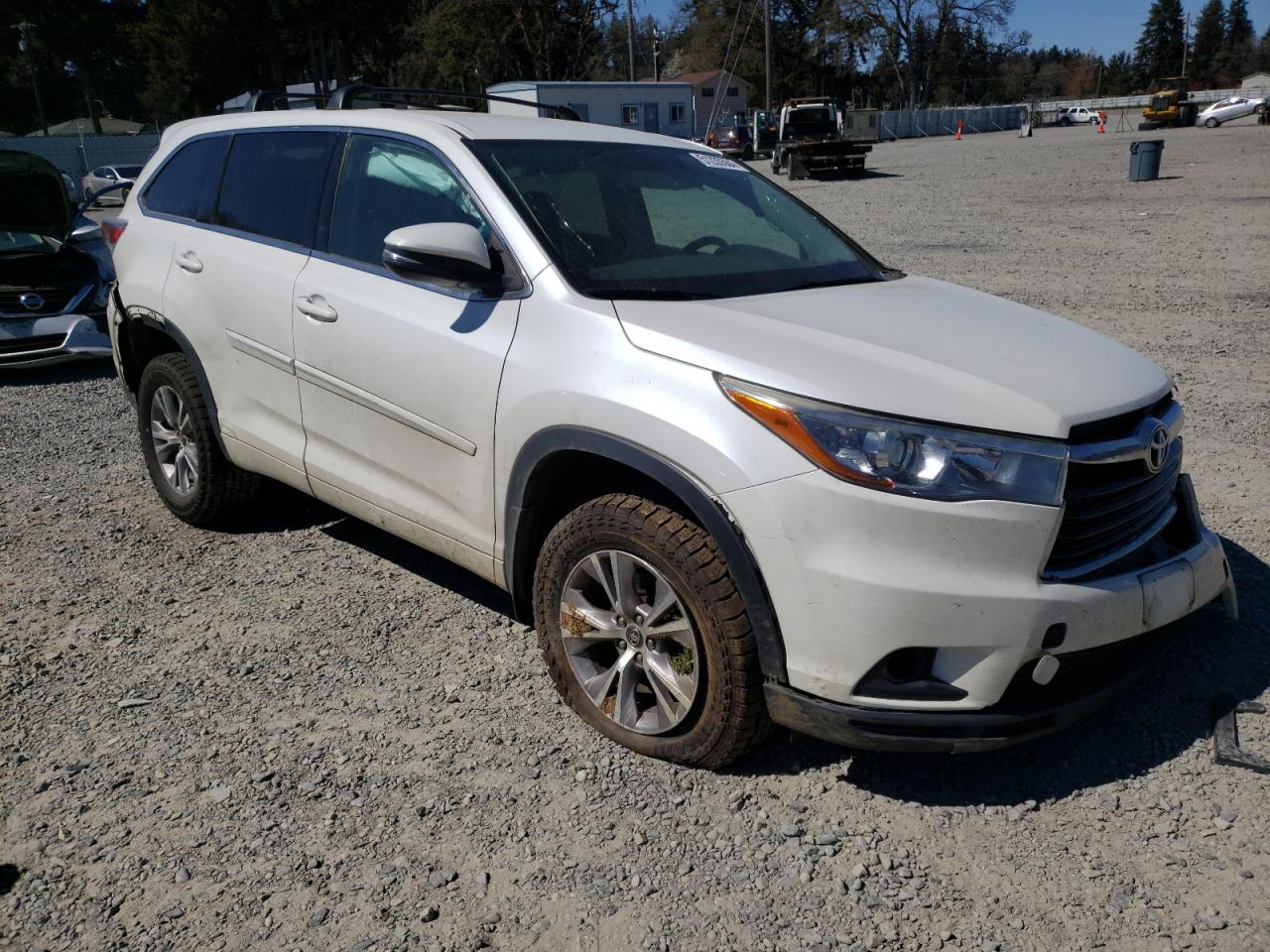 5TDBKRFH9GS300390 2016 Toyota Highlander Le