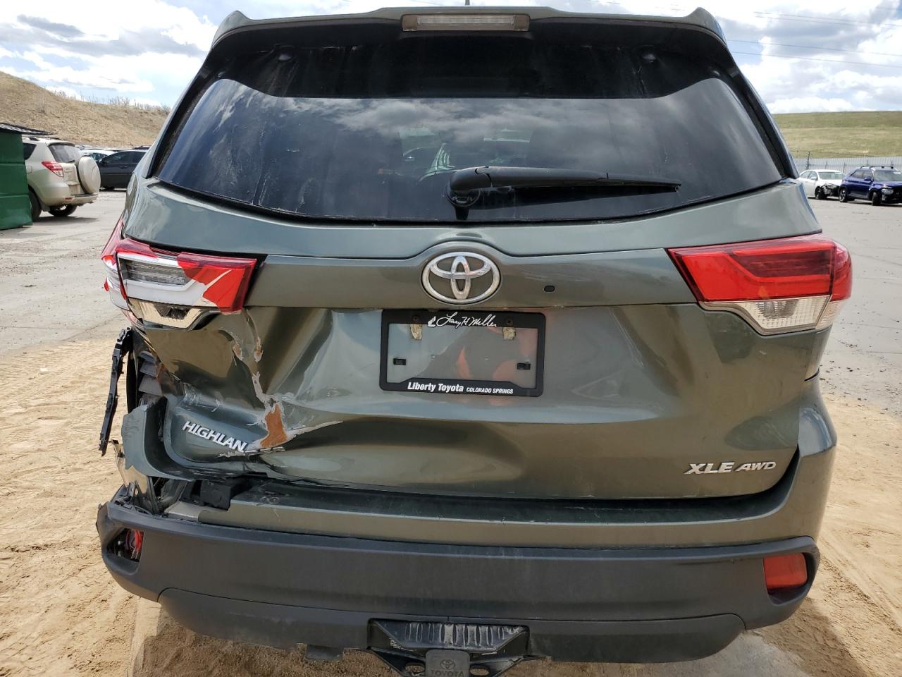 5TDJZRFH9JS810446 TOYOTA HIGHLANDER 2018