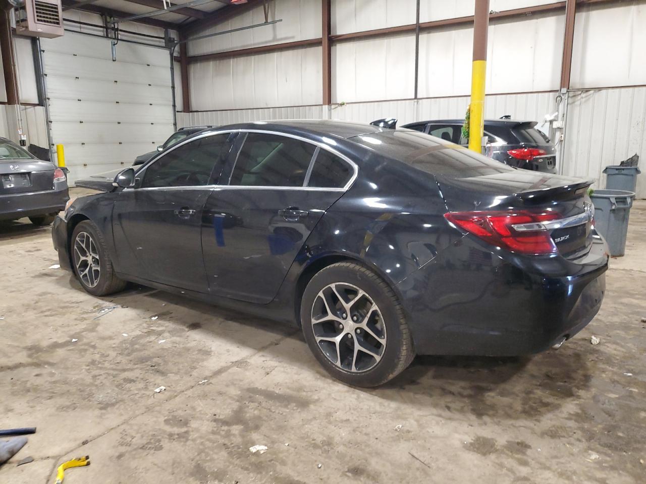 2017 Buick Regal Sport Touring vin: 2G4GL5EXXH9172817