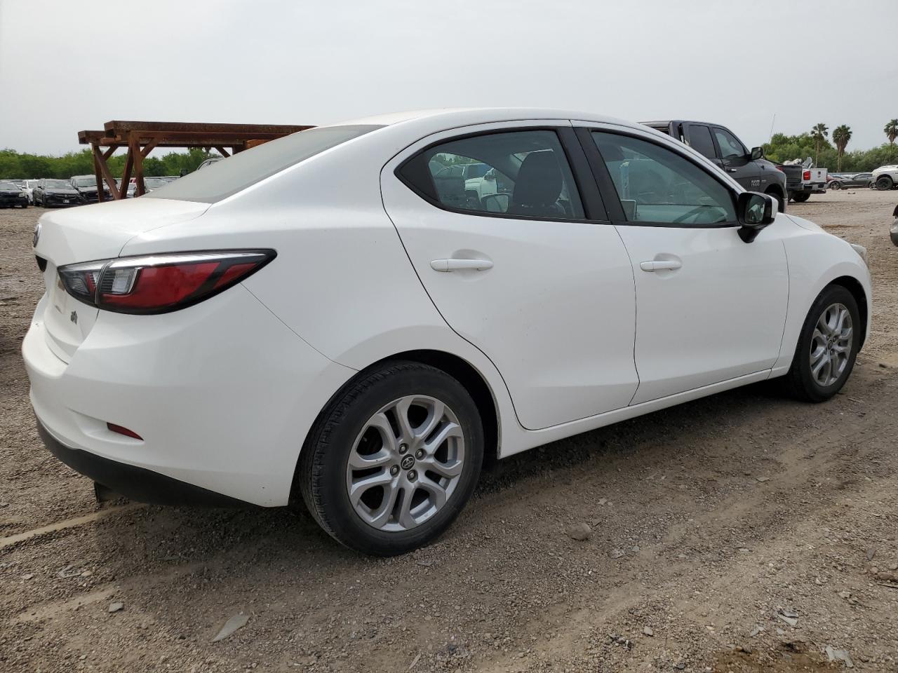 3MYDLBYV2JY317940 TOYOTA YARIS 2018