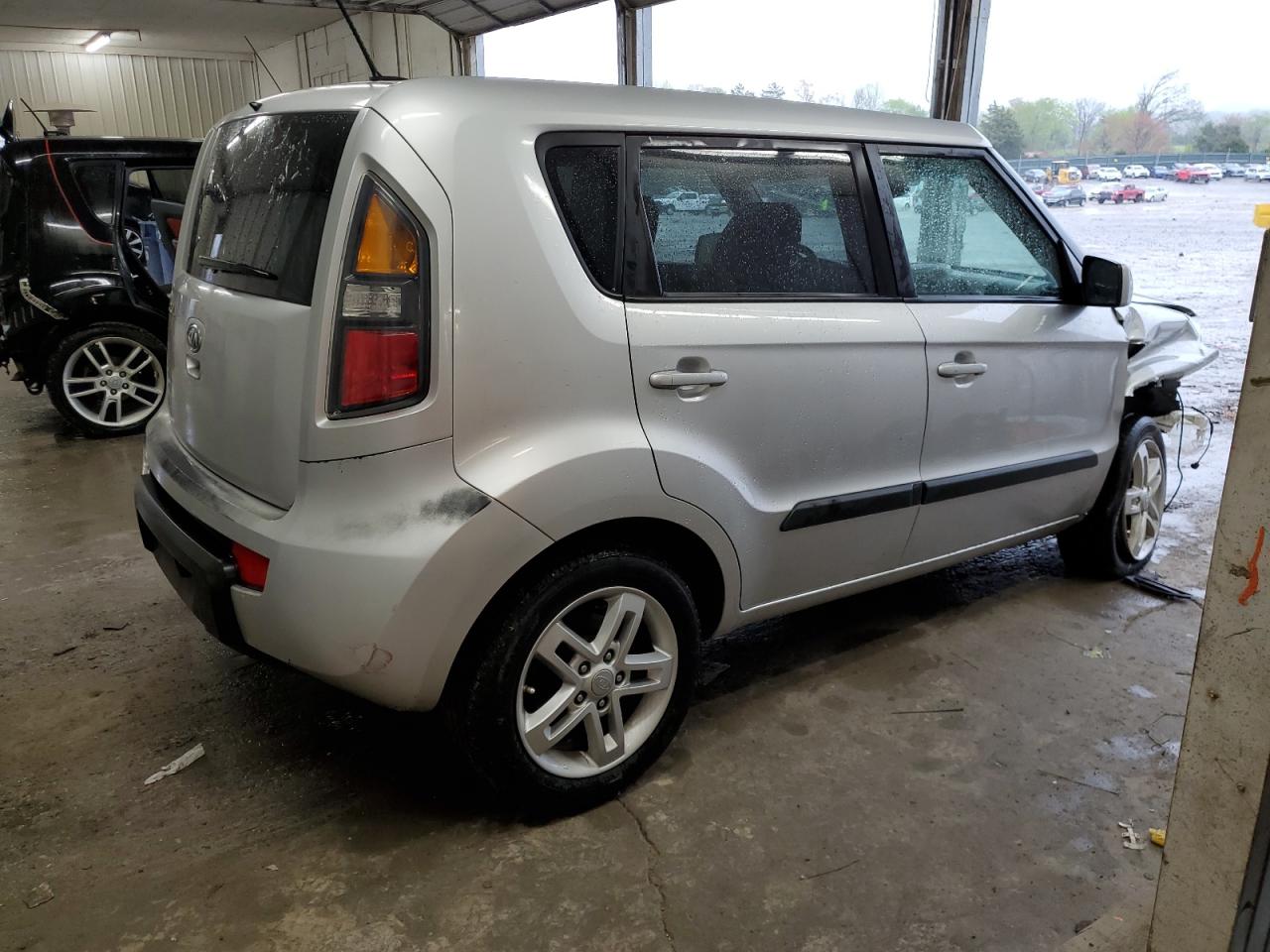 KNDJT2A28B7705291 2011 Kia Soul +
