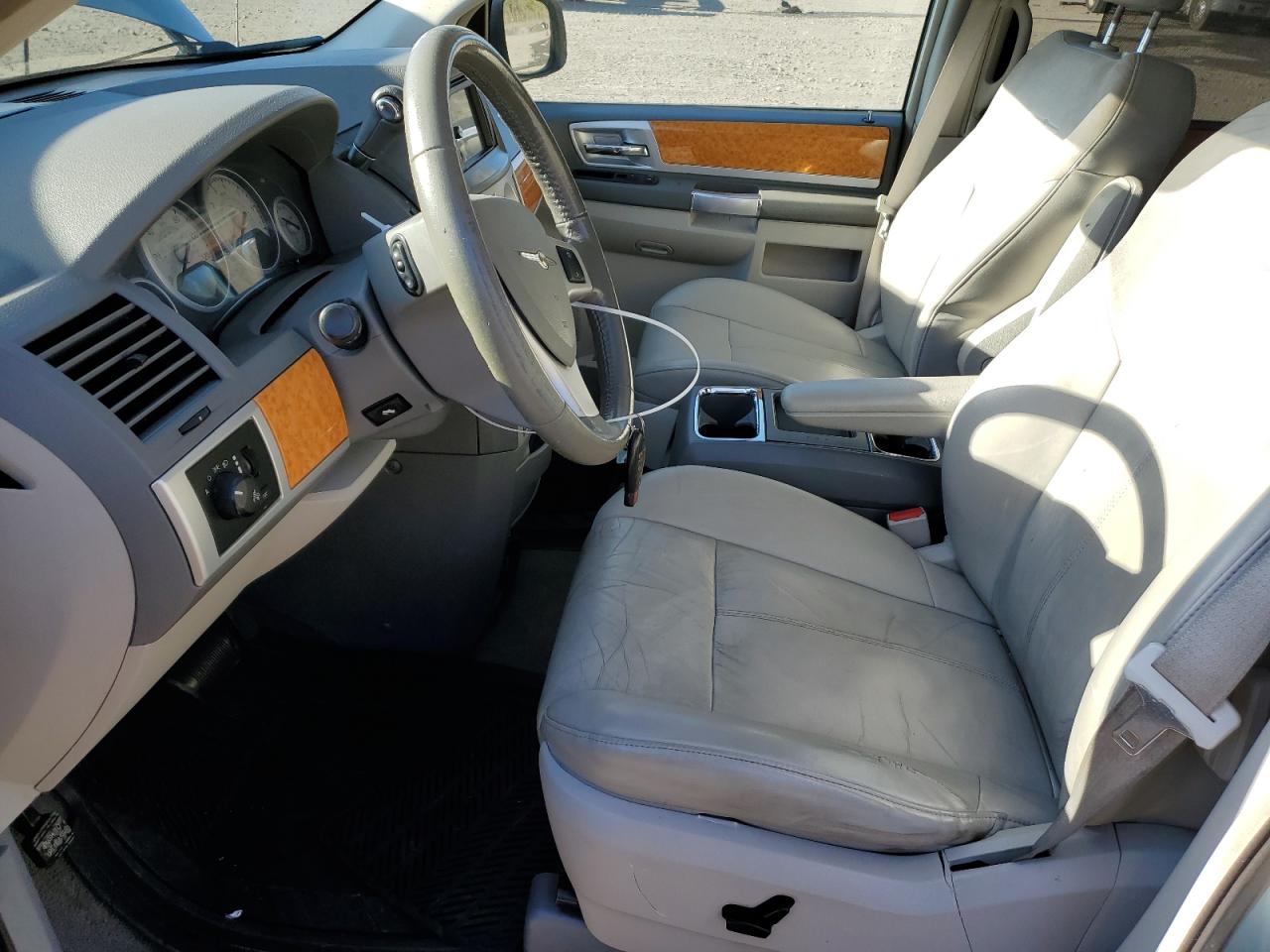 2A8HR64X09R568201 2009 Chrysler Town & Country Limited