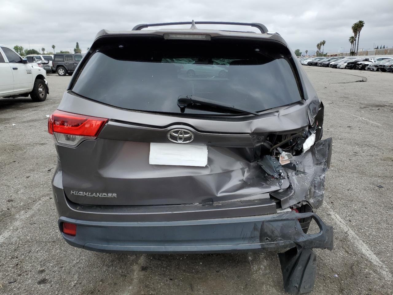 5TDKZRFH6JS529564 TOYOTA HIGHLANDER 2018