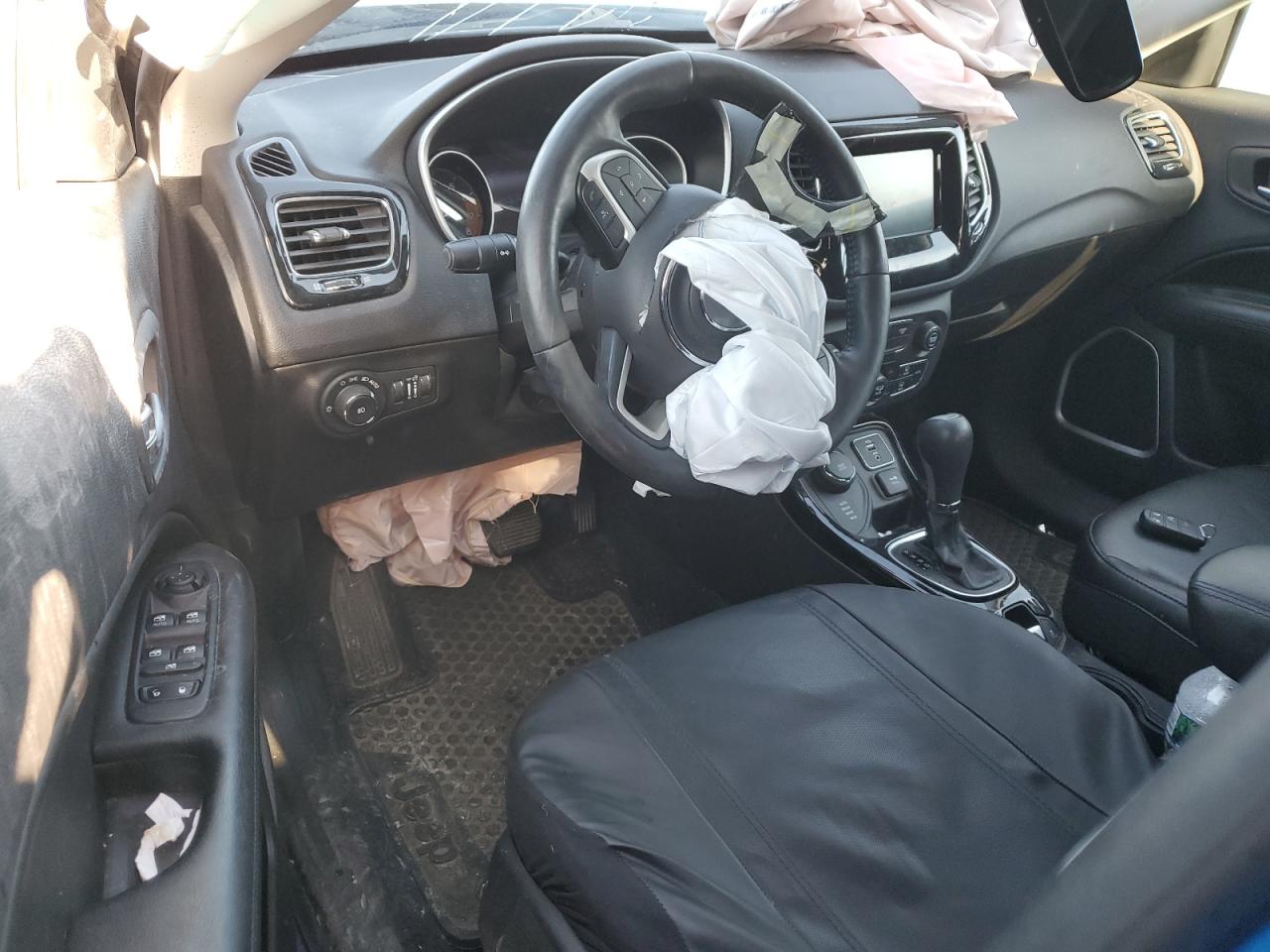 3C4NJDBB0JT320366 2018 Jeep Compass Latitude