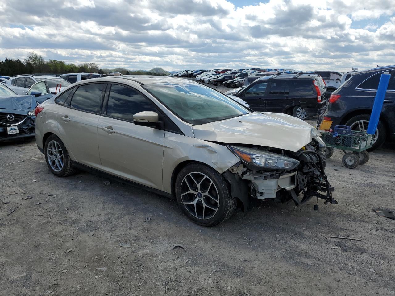 2018 Ford Focus Sel vin: 1FADP3H22JL229242