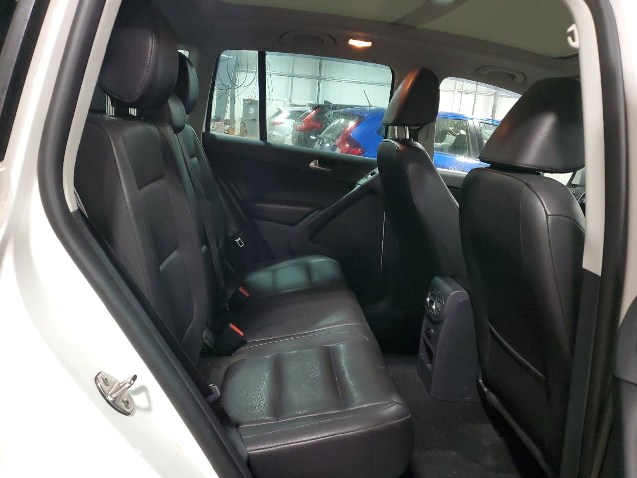 2013 Volkswagen Tiguan S vin: WVGBV7AX8DW527877