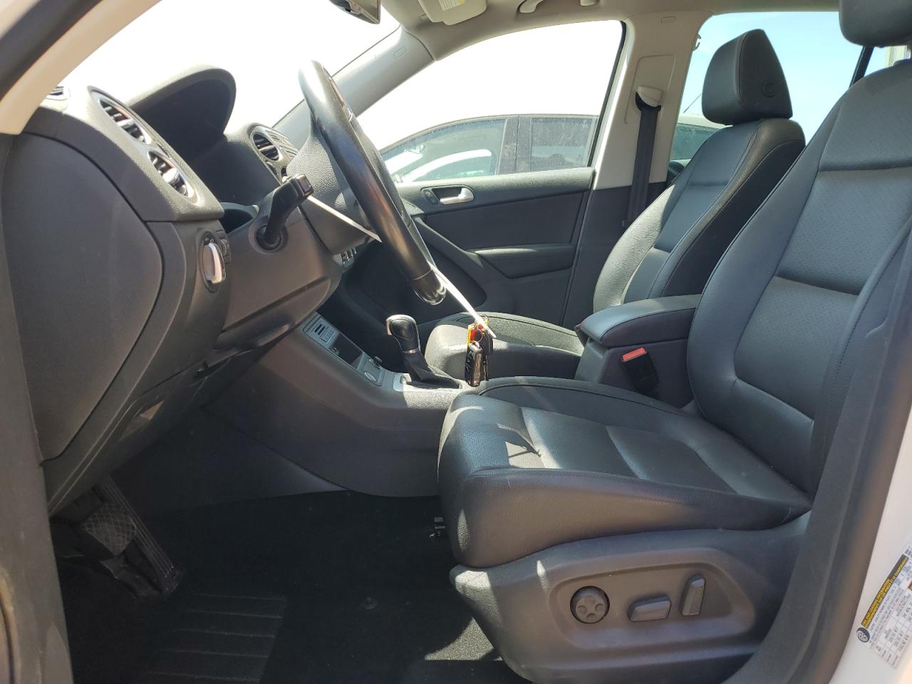 WVGRV7AX6HK022285 2017 Volkswagen Tiguan Wolfsburg