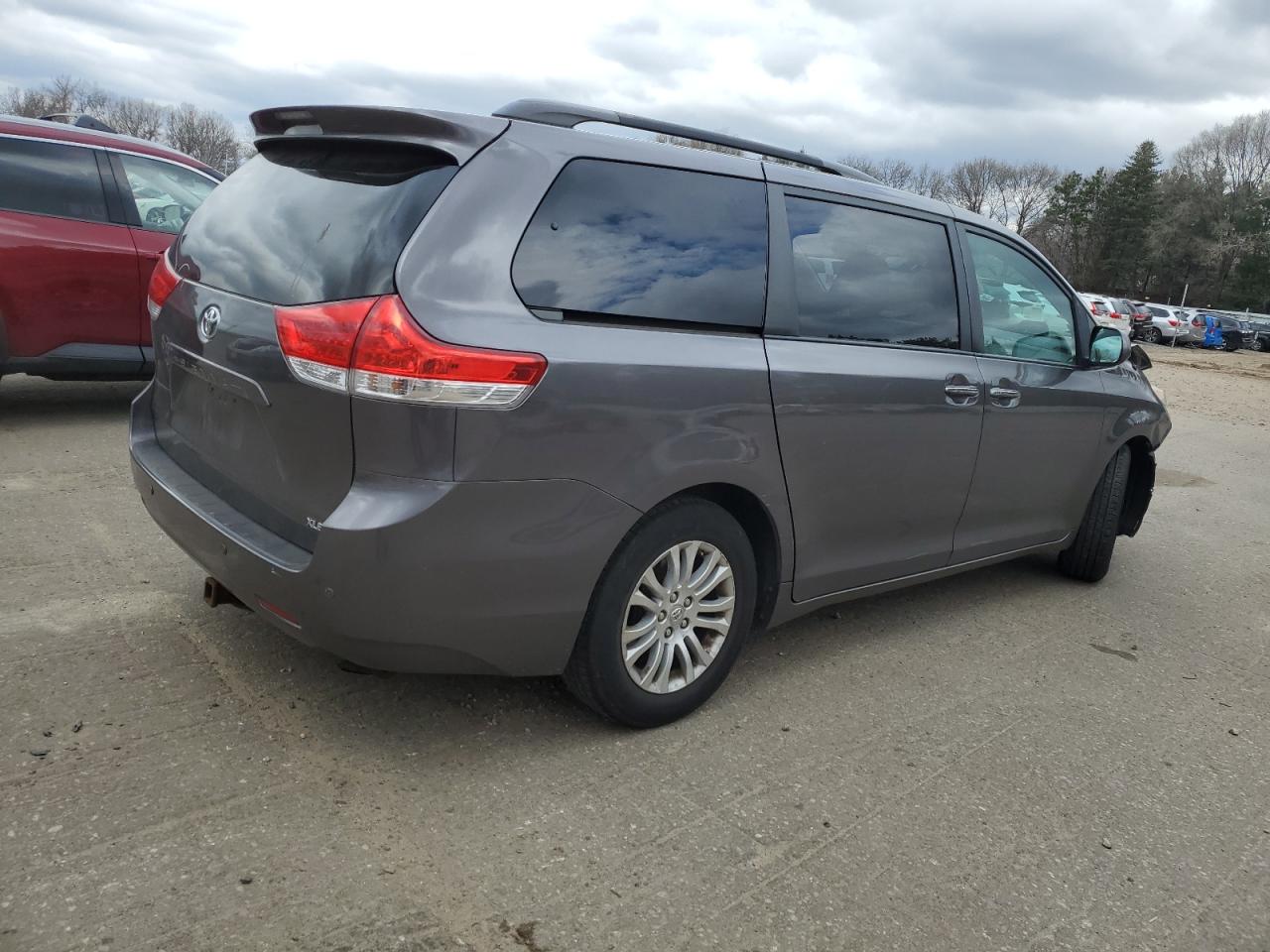 5TDYK3DC4CS234727 2012 Toyota Sienna Xle