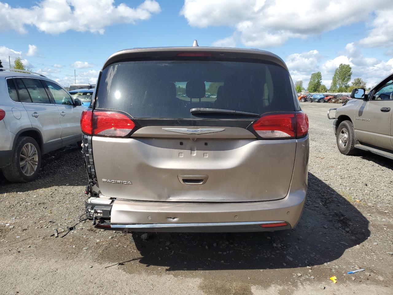 2C4RC1BG3HR628683 2017 Chrysler Pacifica Touring L