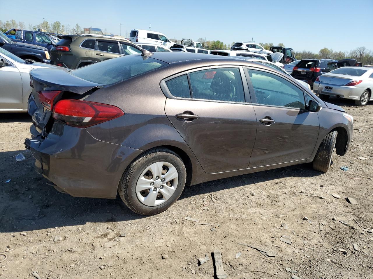 3KPFK4A78HE113351 2017 Kia Forte Lx