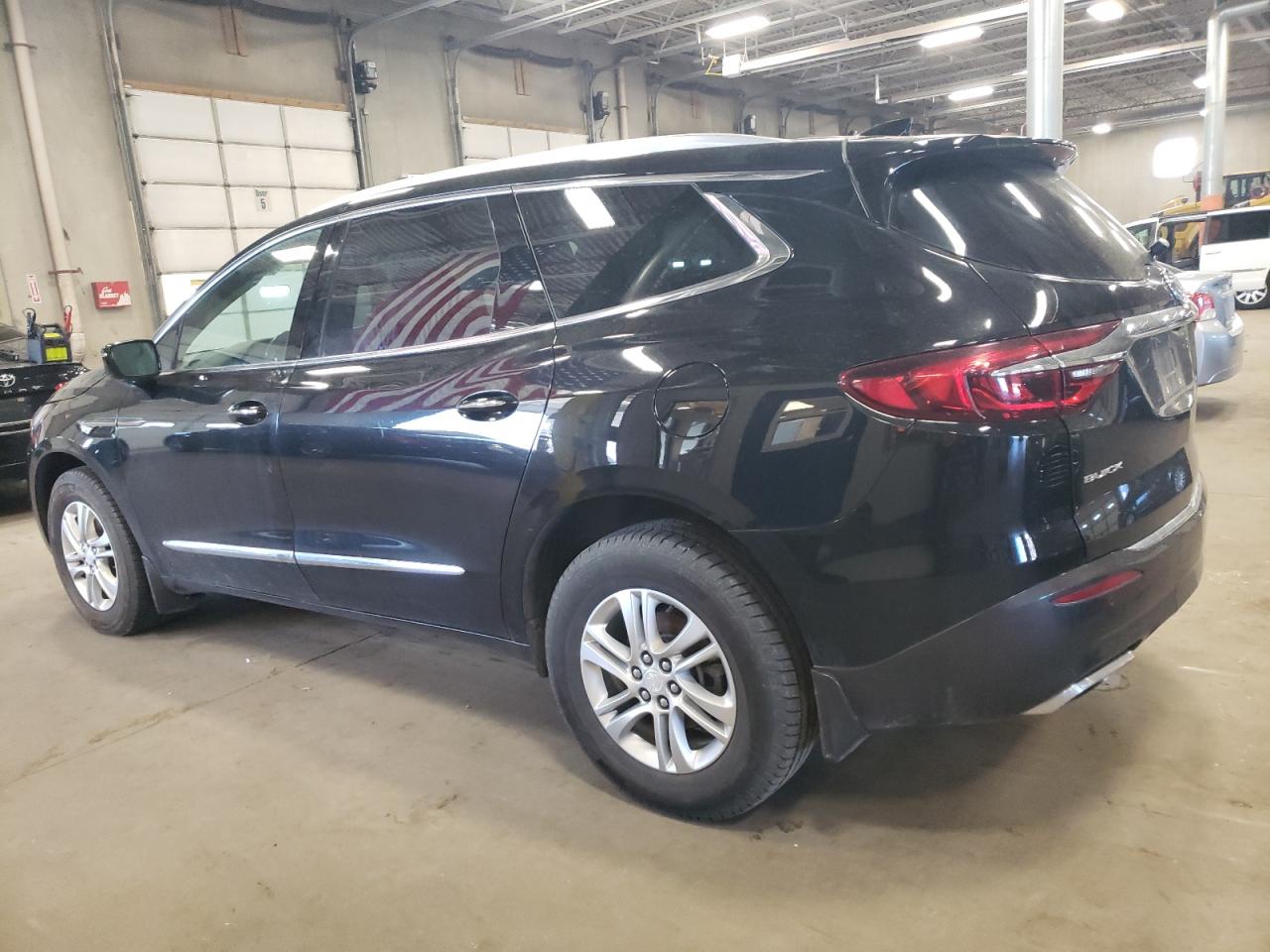 2018 Buick Enclave Essence vin: 5GAEVAKW8JJ226069