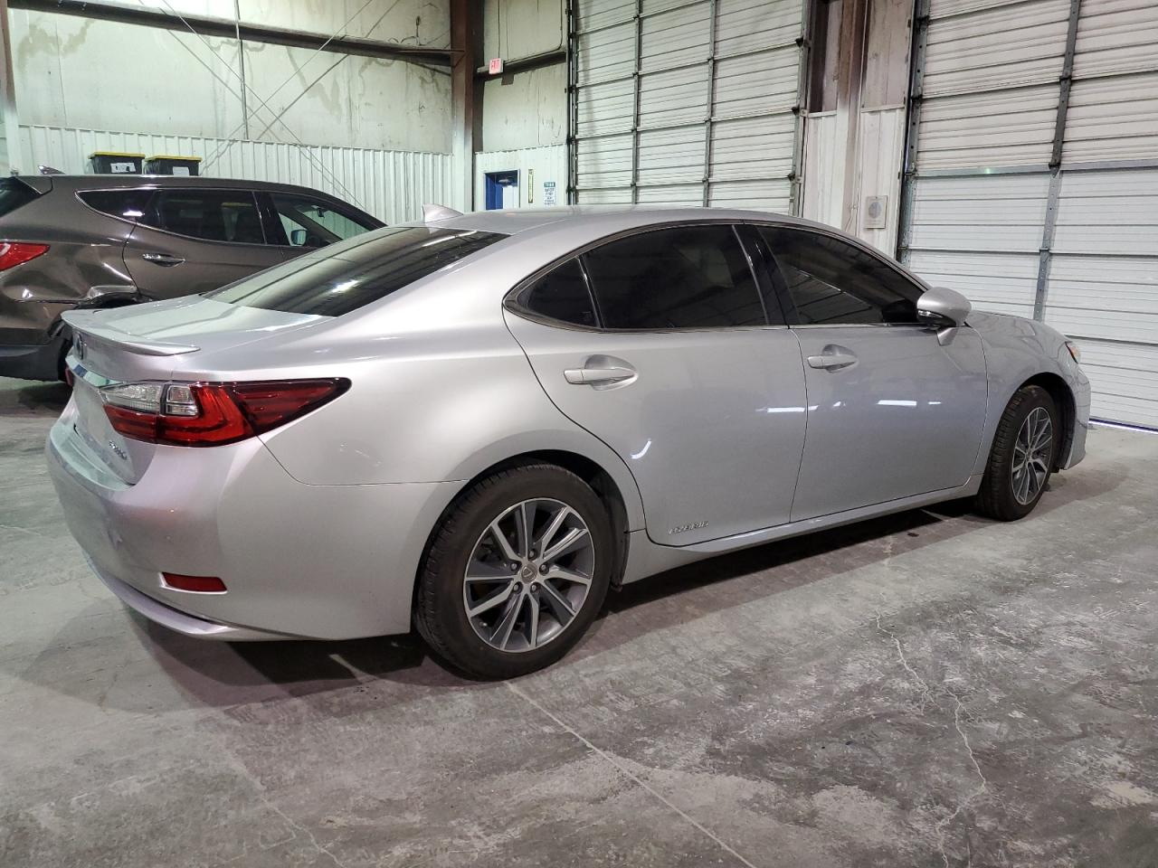 JTHBW1GG8G2117547 LEXUS ES300 2016
