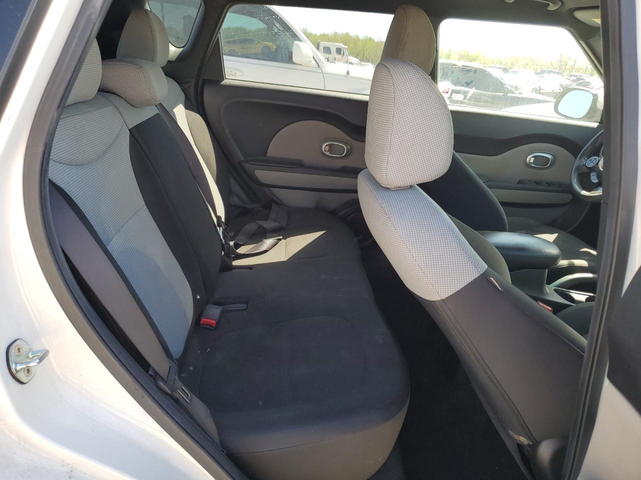 KNDJN2A2XG7406953 2016 Kia Soul