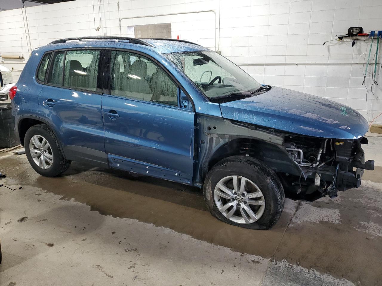 2017 Volkswagen Tiguan S vin: WVGBV7AX5HK016690