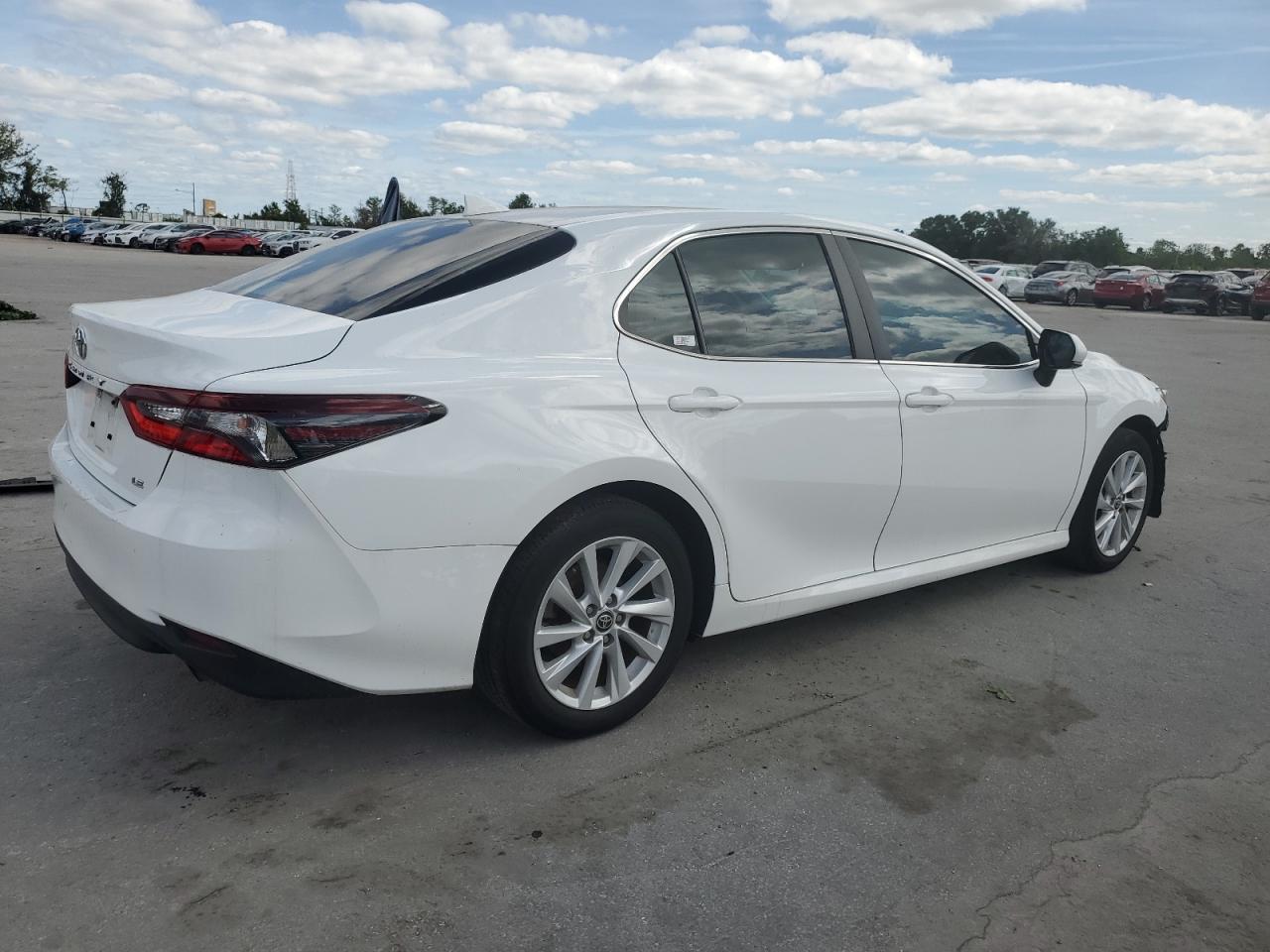4T1C11AK3NU636228 TOYOTA CAMRY 2022