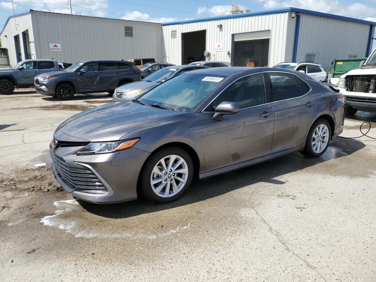 2022 Toyota Camry Le vin: 4T1C11AK6NU052261