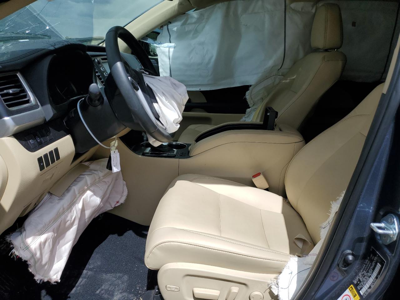 5TDKZRFHXKS328588 TOYOTA HIGHLANDER 2019
