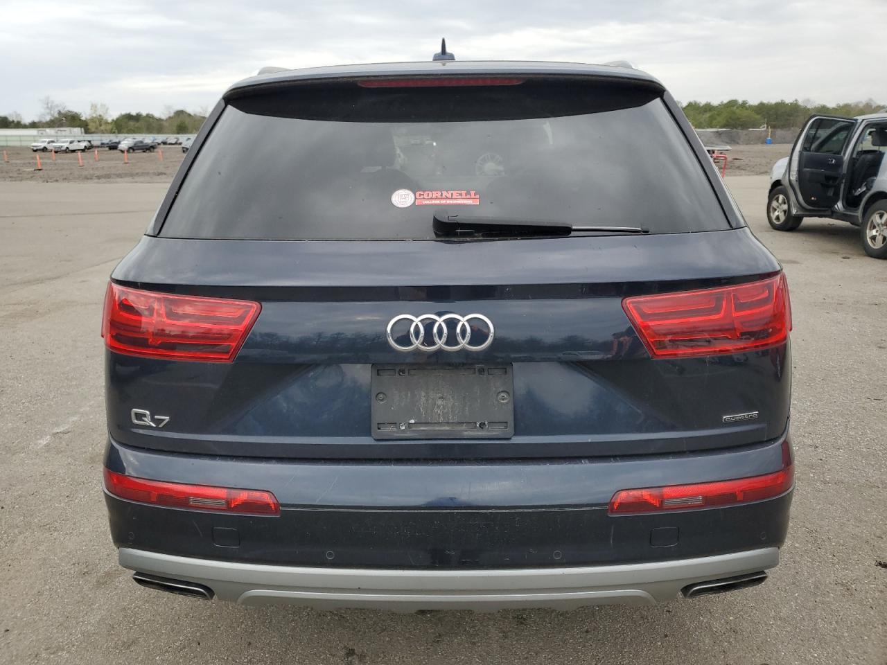 WA1LHAF75JD003982 2018 Audi Q7 Premium Plus