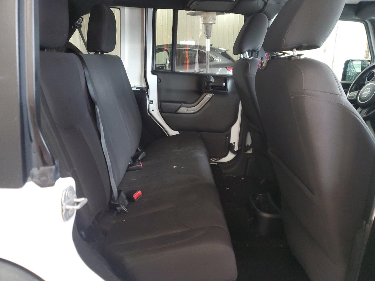 1C4BJWDG0JL853160 2018 Jeep Wrangler Unlimited Sport