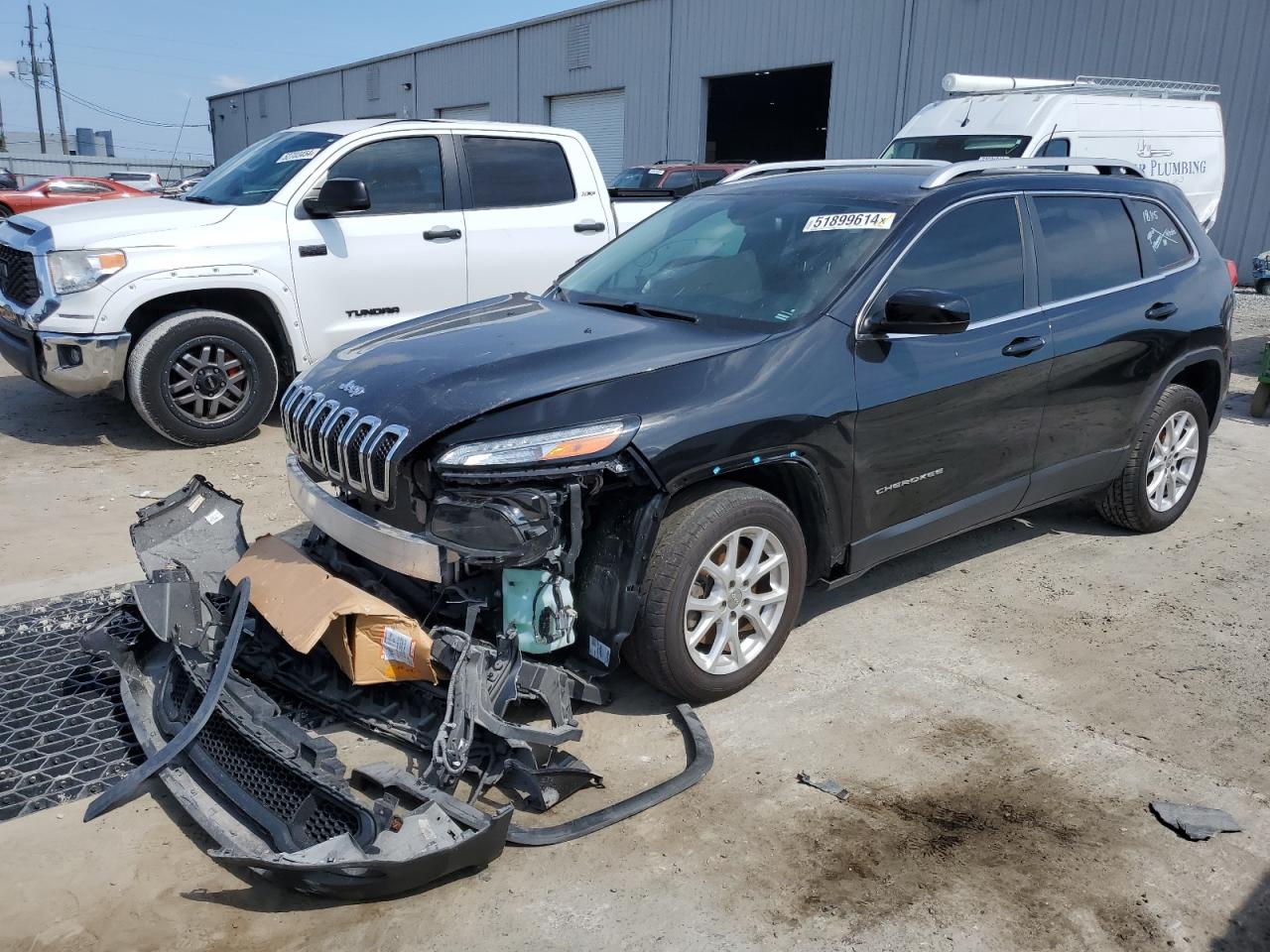 1C4PJLCB2JD554032 2018 Jeep Cherokee Latitude