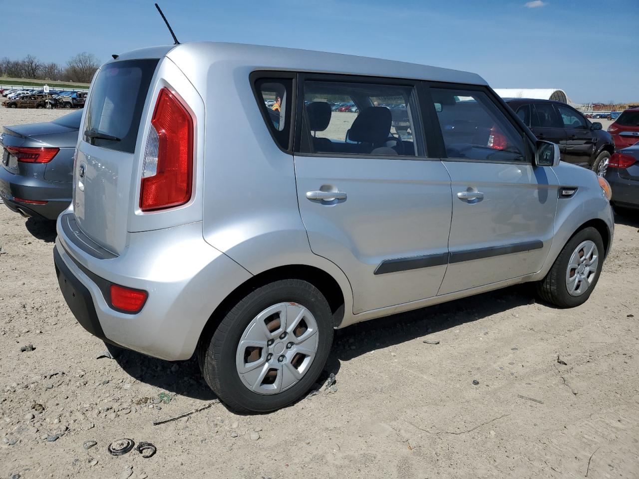 KNDJT2A59D7529588 2013 Kia Soul