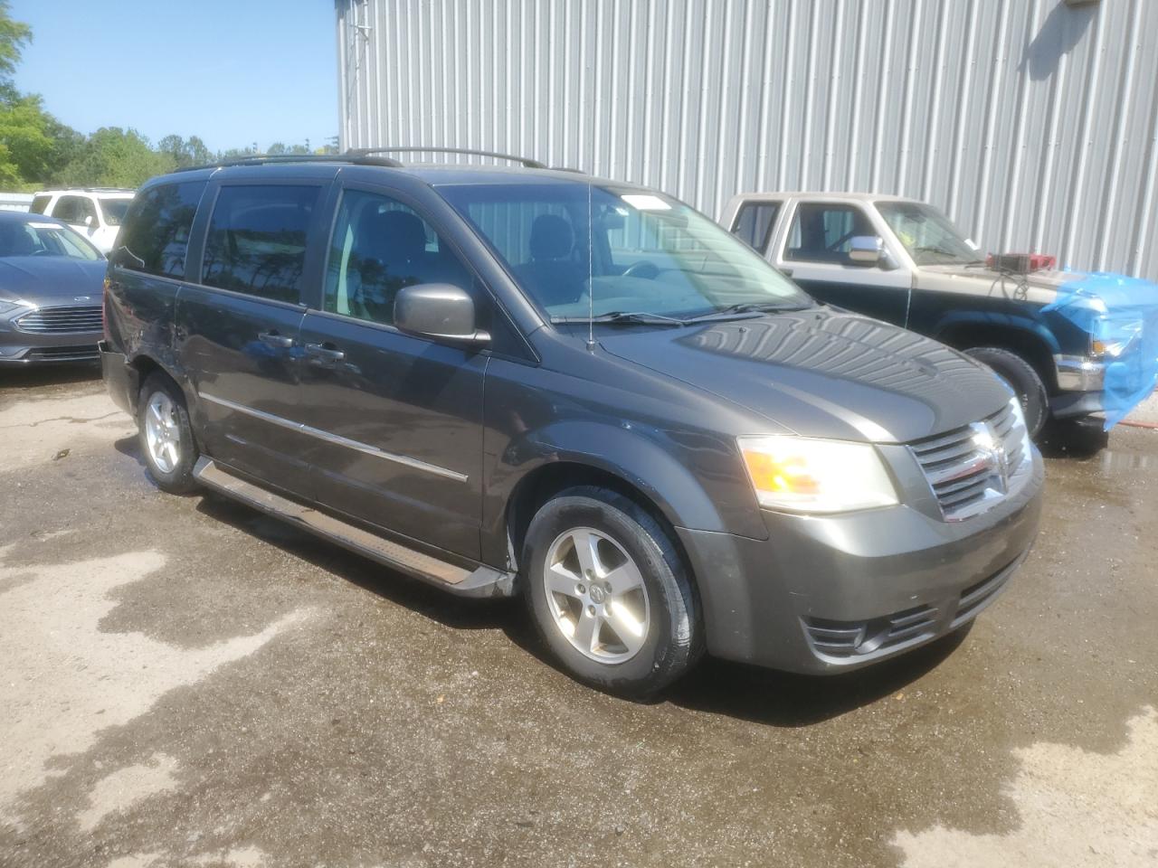 2D4RN5DX0AR290165 2010 Dodge Grand Caravan Sxt