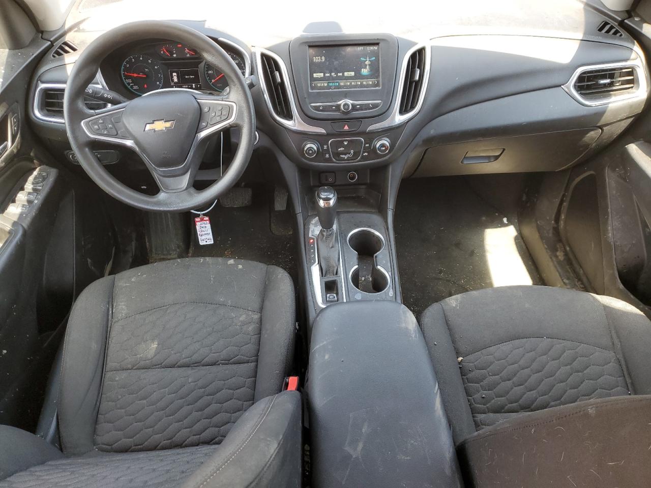 2GNAXJEV3J6300979 2018 Chevrolet Equinox Lt