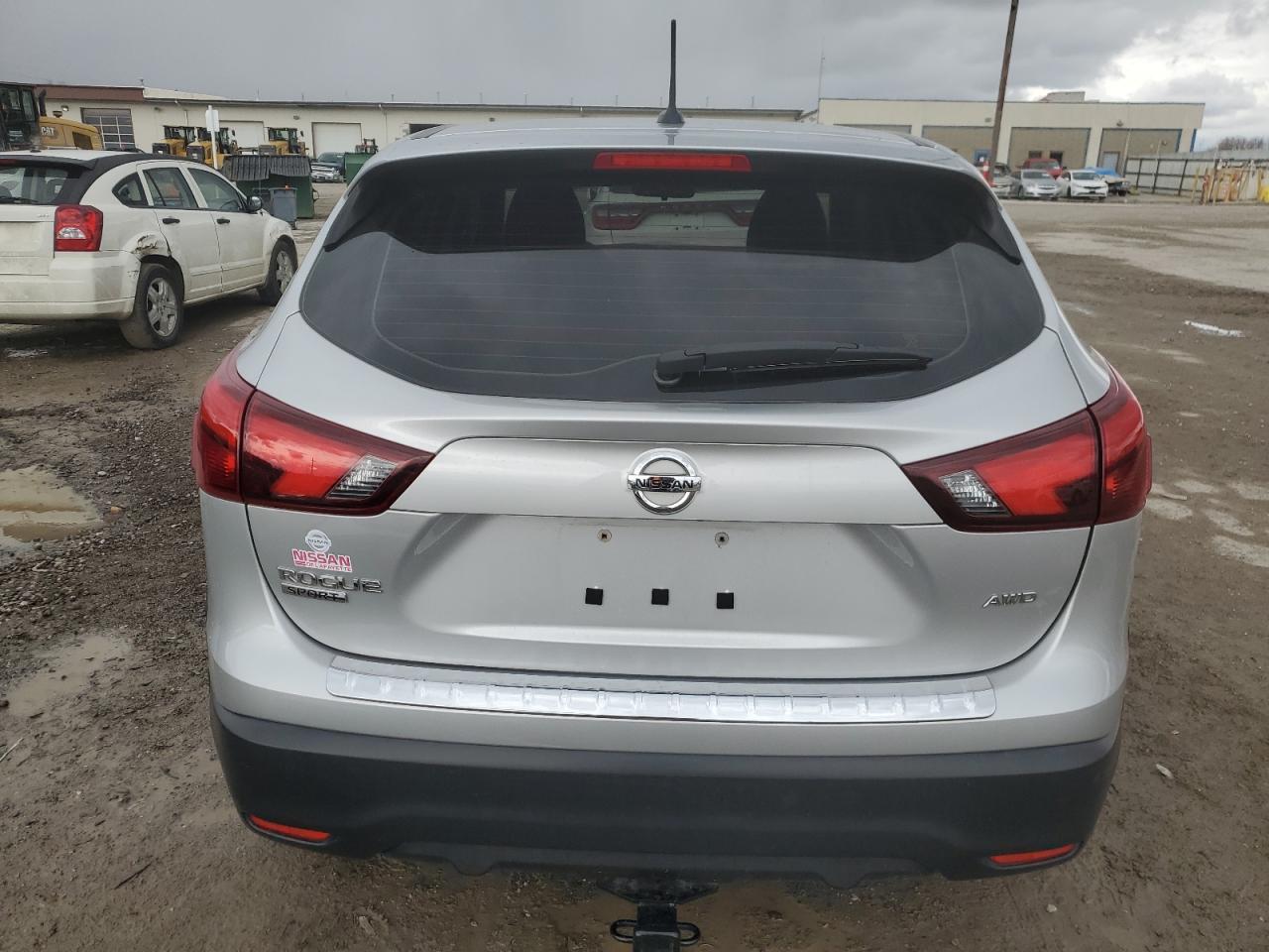JN1BJ1CR2JW288479 NISSAN ROGUE 2018