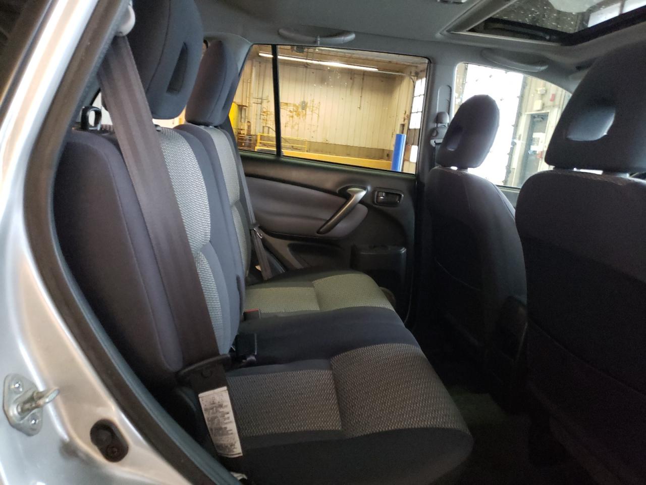 JTEHD20V340012563 2004 Toyota Rav4