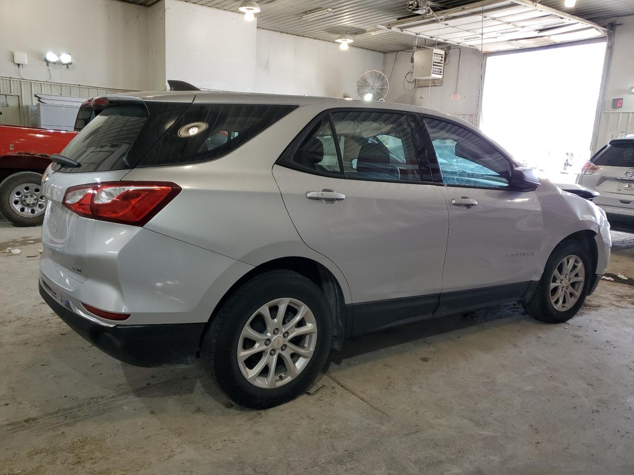 2GNAXREV9J6147104 2018 Chevrolet Equinox Ls