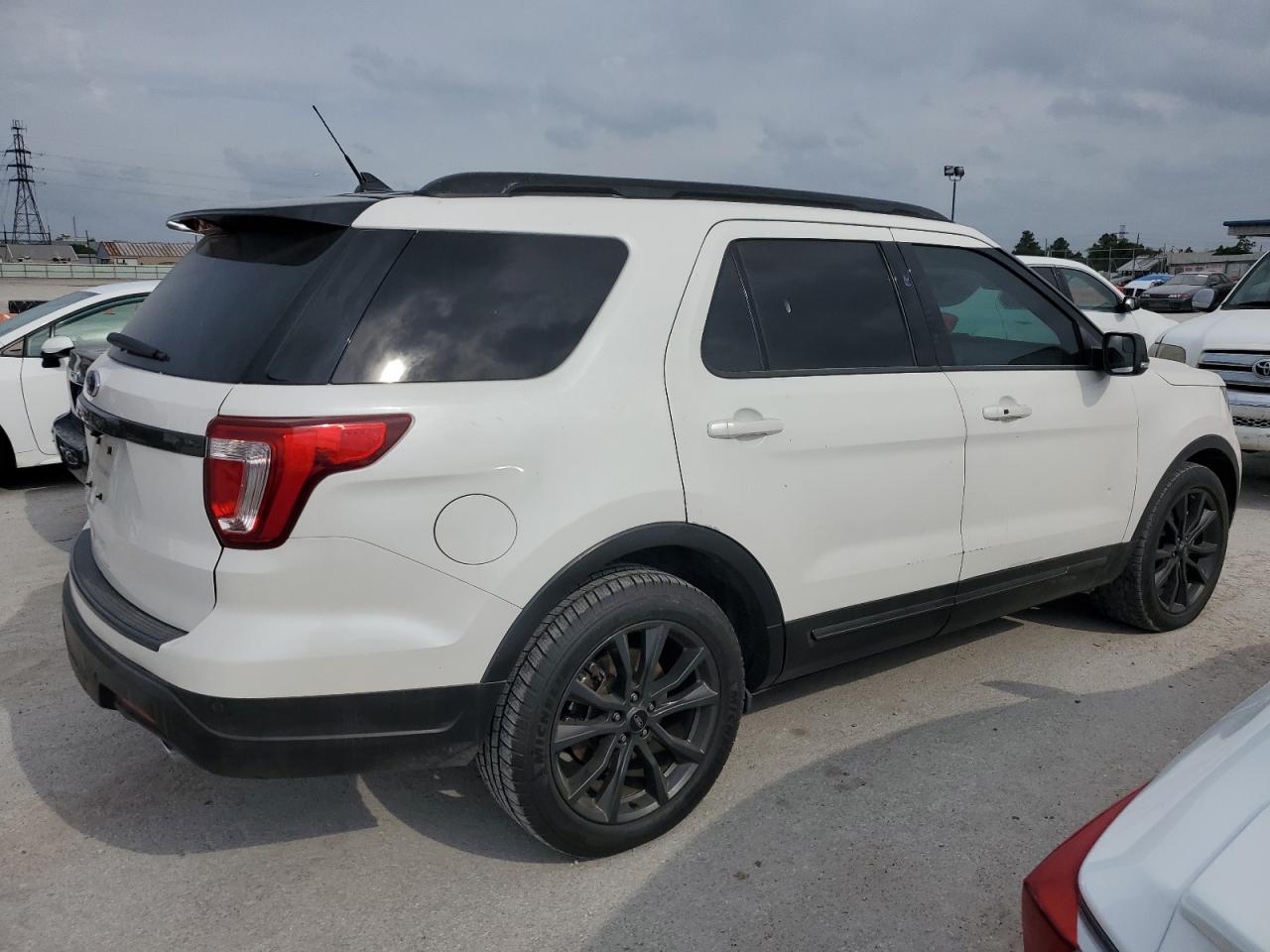 2018 Ford Explorer Xlt vin: 1FM5K7D8XJGB77569