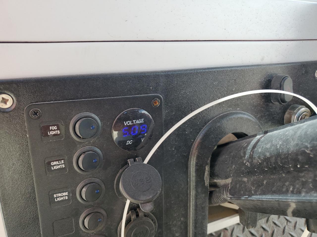 EGCAHE4298C814899 2011 Hummer Golfcart