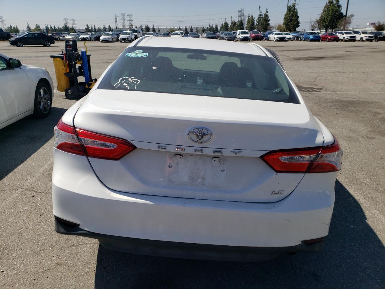 2018 Toyota Camry L vin: 4T1B11HK2JU578740