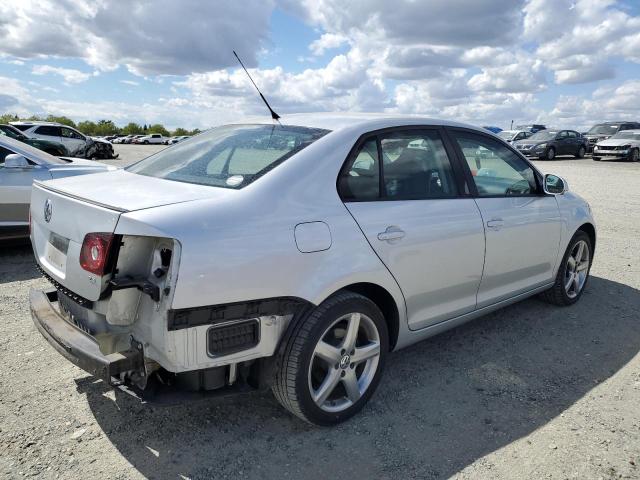2010 Volkswagen Jetta - Image 3