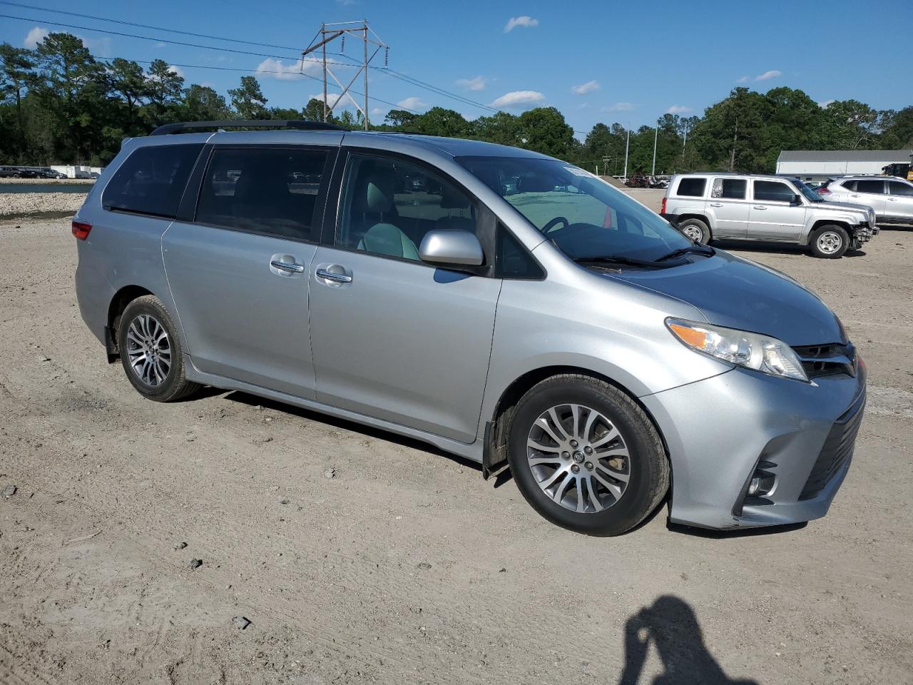 Lot #2508162348 2019 TOYOTA SIENNA XLE