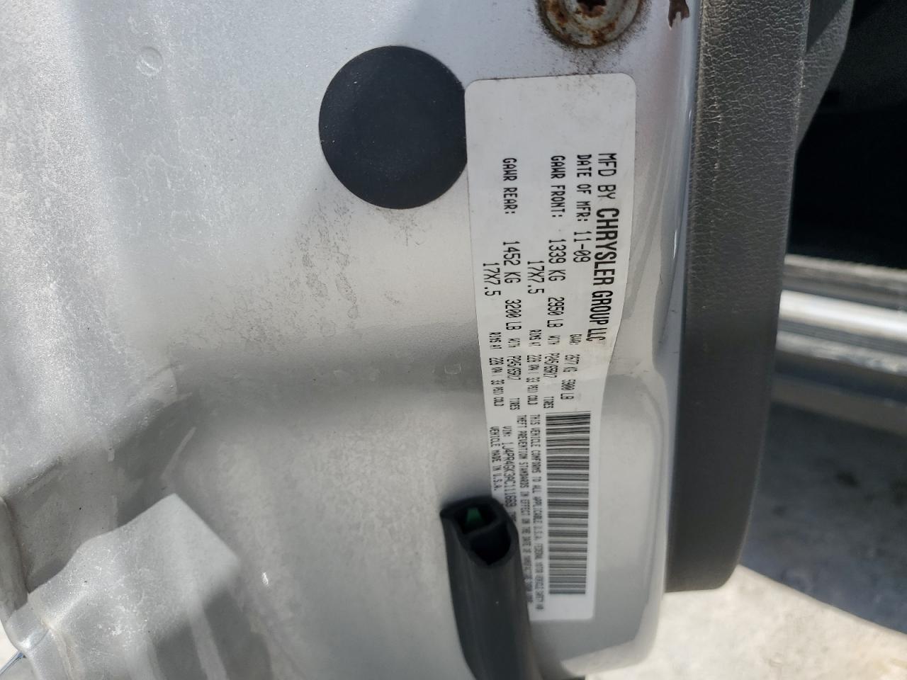 1J4PR4GK3AC111669 2010 Jeep Grand Cherokee Laredo