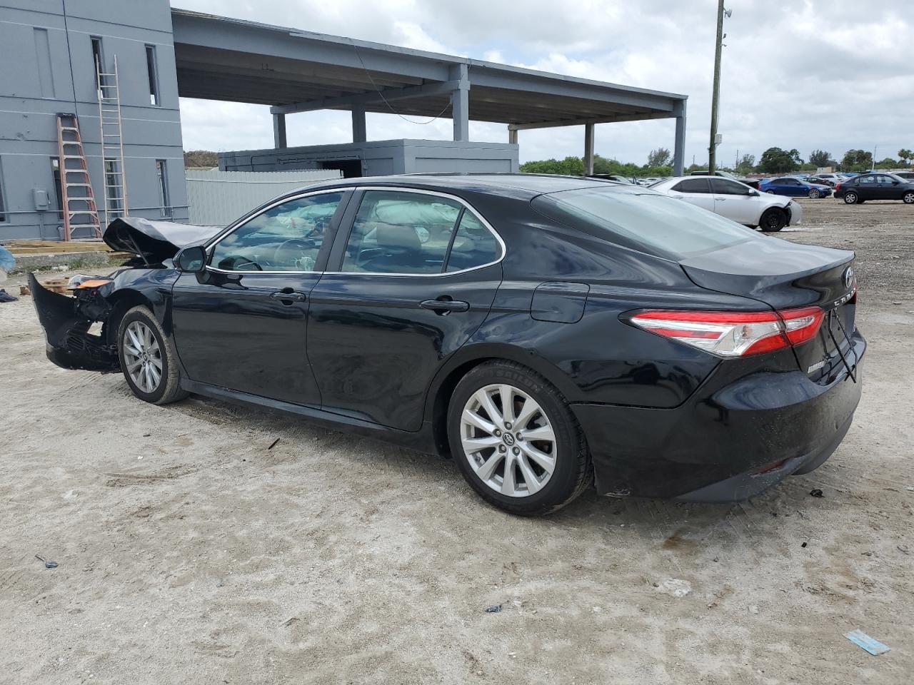 4T1B11HK2JU605435 2018 Toyota Camry L