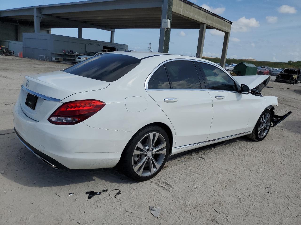 55SWF4JB0GU157974 2016 Mercedes-Benz C 300