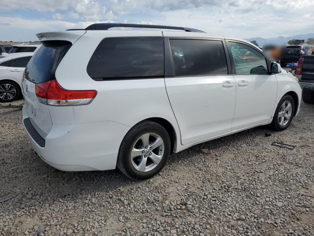 5TDKK3DC2BS090745 2011 Toyota Sienna Le