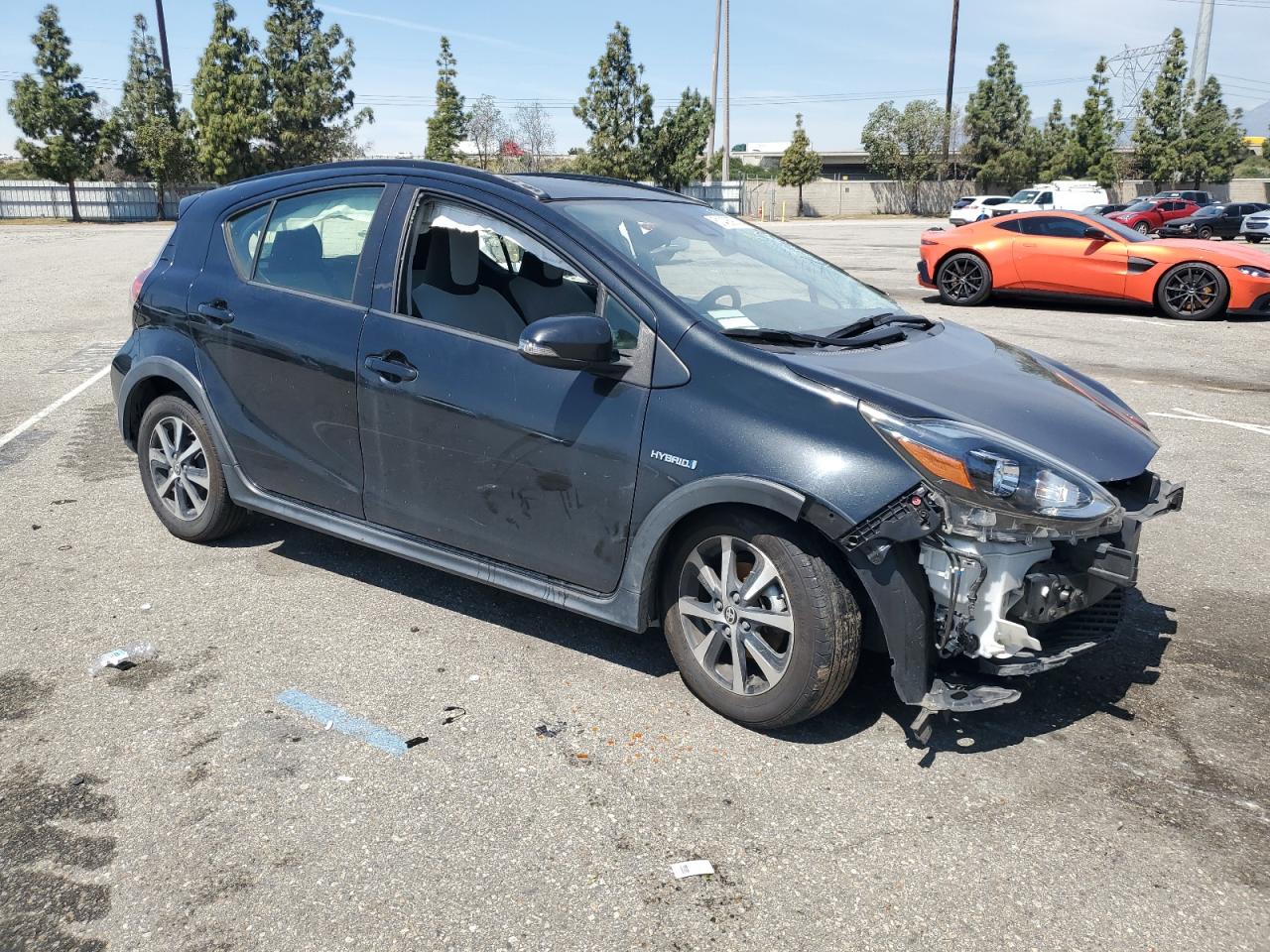 2018 Toyota Prius C vin: JTDKDTB35J1611174