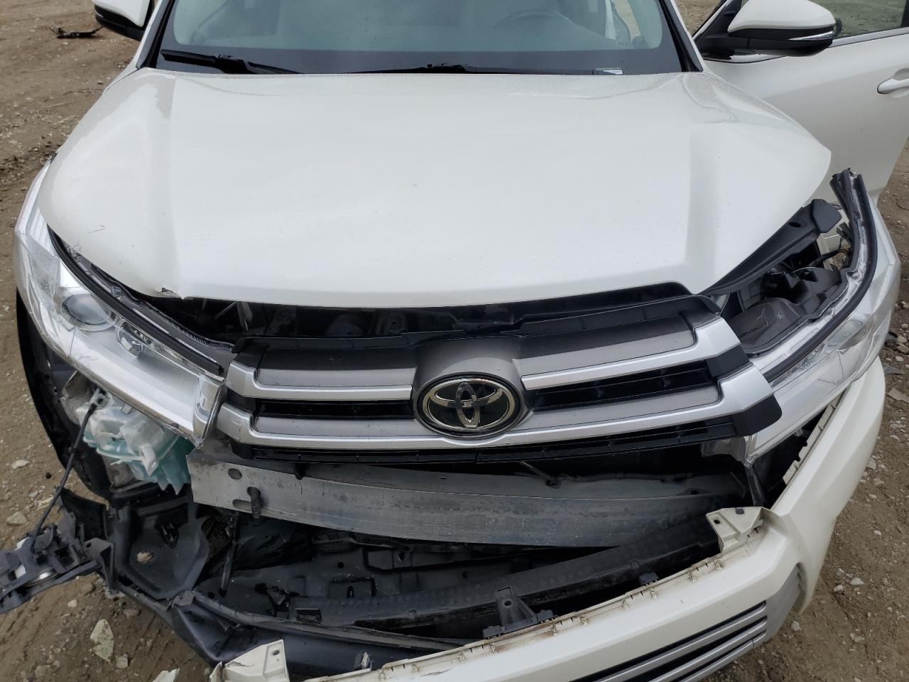 5TDJZRFH8HS515008 2017 Toyota Highlander Se