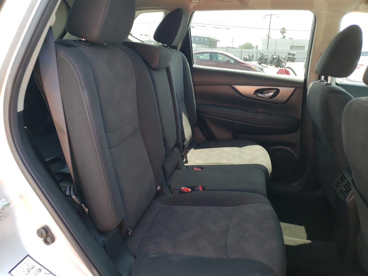 KNMAT2MT5GP717409 NISSAN ROGUE 2016