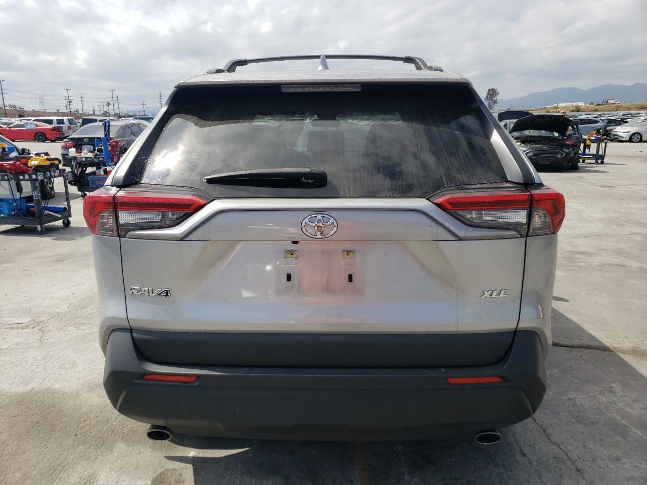 JTMC1RFV4KJ001683 2019 Toyota Rav4 Xle Premium