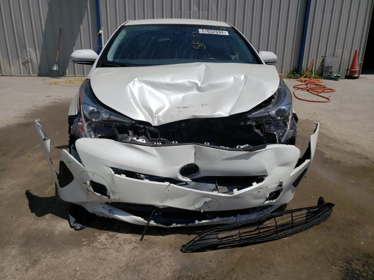 2018 Toyota Prius vin: JTDKBRFUXJ3072423