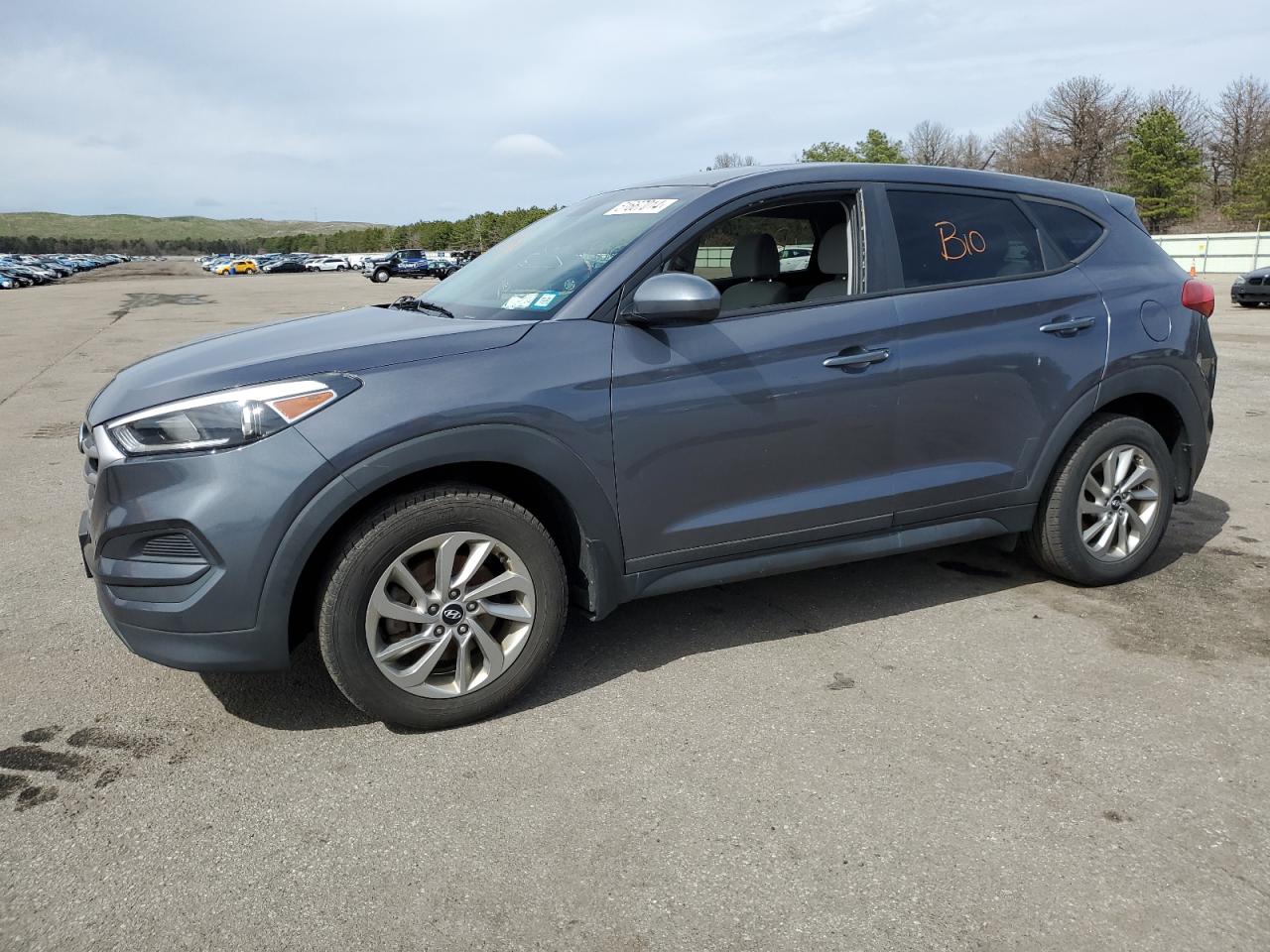 KM8J2CA42JU811242 2018 Hyundai Tucson Se